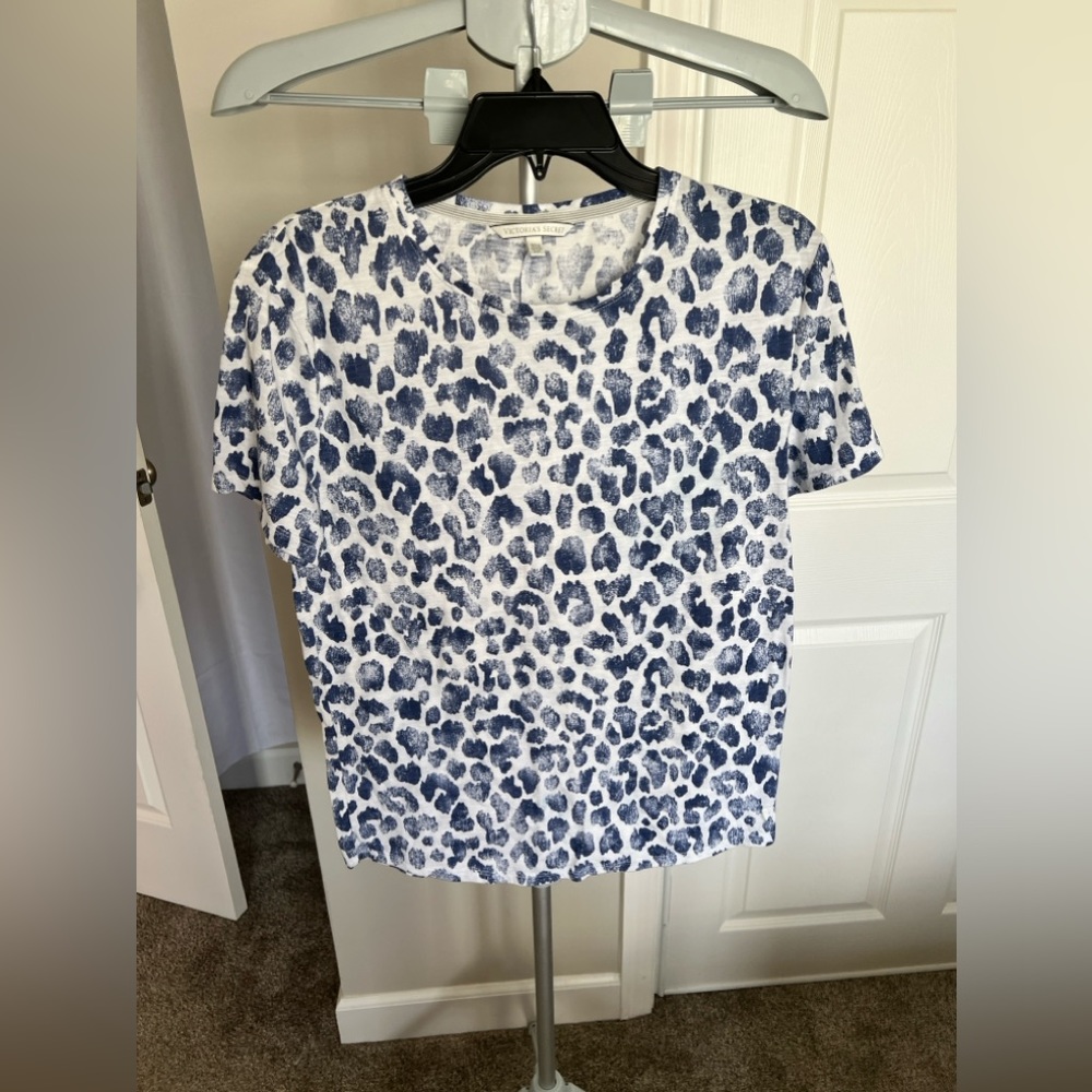 Victoria Secret White & Blue Leopard Print Short Sleeve T-Shirt Size Sma…
